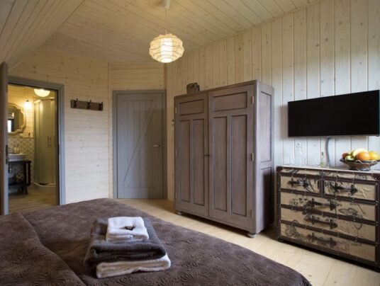 DMUCHAWCE - Galeria, zdjęcie: pokoje nad jeziorem Serwy - SIRVIS - Suwalszczyzna