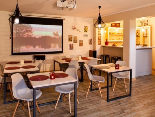 SIRVIS wspólnota, zdjęcie: salon / jadalnia - SIRVIS - jezioro Serwy - Suwalszczyzna