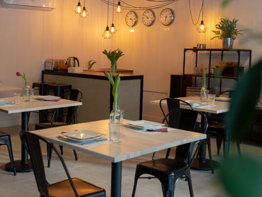 SIRVIS teren, zdjęcie: restauracja "Poczekalnia" - SIRVIS - jezioro Serwy - Suwalszczyzna