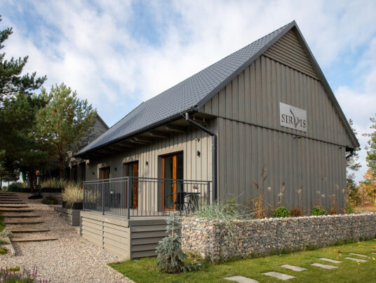 SIRVIS teren, zdjęcie: budynek C - SIRVIS - jezioro Serwy - Suwalszczyzna